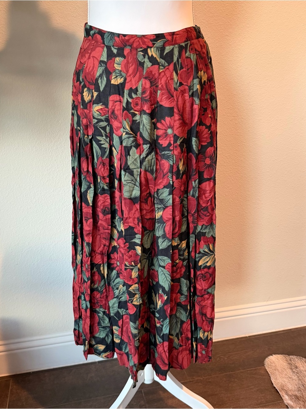 Vintage Breckenridge Red Rose Pleated Midi Skirt - Made in Hong Kong